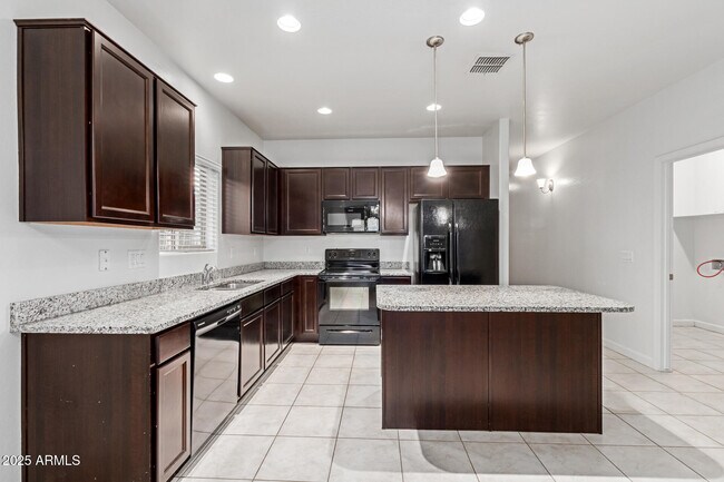 Building Photo - 23759 W Magnolia Dr