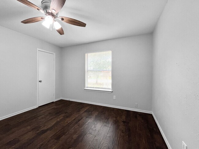 Building Photo - 3 BR/1.5BA | Newly Renovated Single Family Home | 1-Car Covered Parking | Gated backyard!