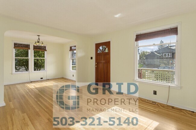 Building Photo - Spacious 3 Bedroom, 2 Bath Craftsman - Creston Park Neighborhood - A Must See!