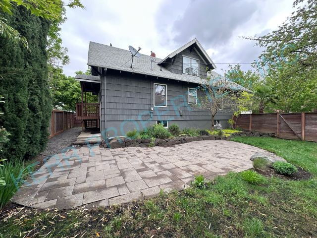 Building Photo - LOCATING OCCUPANTS FOR THE HOMEOWNER! Charming 3-Bedroom Haven with Spacious Living in the Heart ...