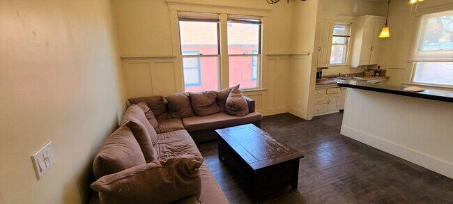 Building Photo - Euclid Ave - A 4 bedroom 2 bathroom Histor...