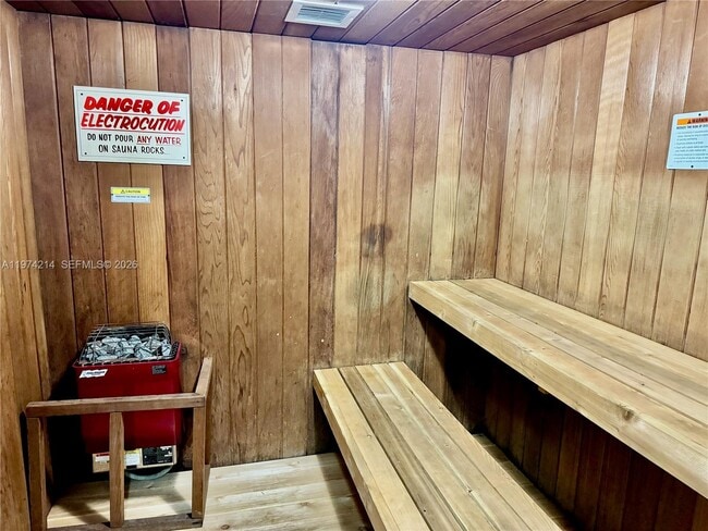 Building Photo - 151 NE 16th Ave