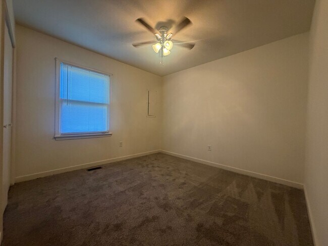 Building Photo - One story duplex