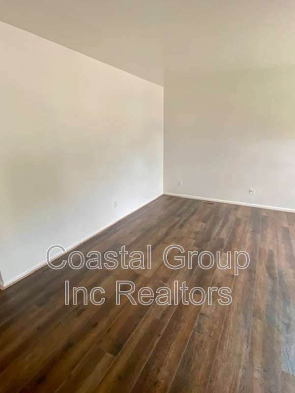 Building Photo - 9633 15th Bay St
