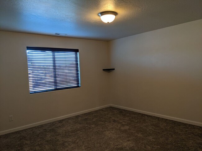 Building Photo - 62851 NE Kinley Ln