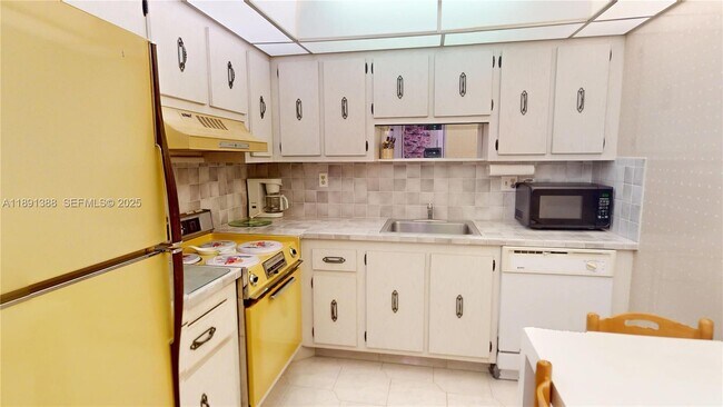 Building Photo - 600 Three Islands Boulevard