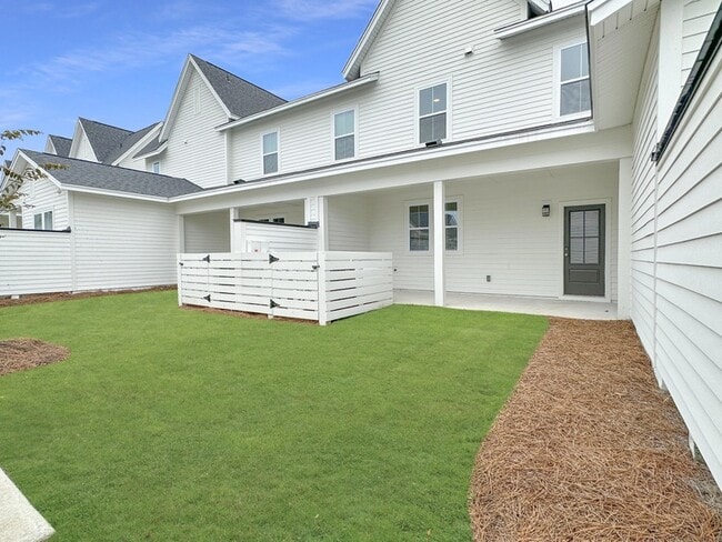 Building Photo - 260 Symphony Ave