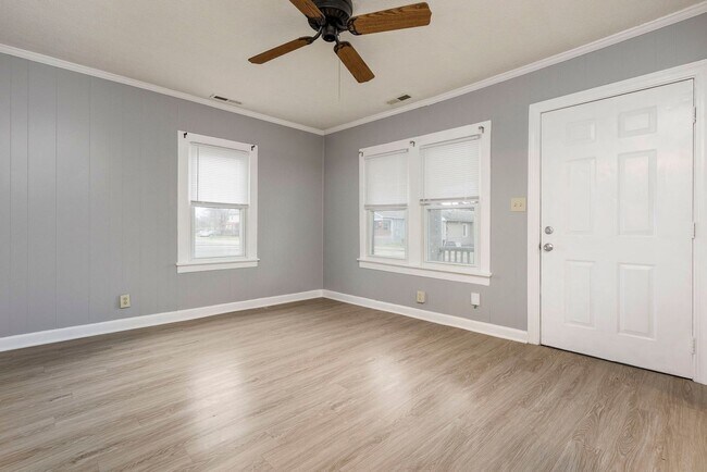 Building Photo - 4060 La Salle Ave