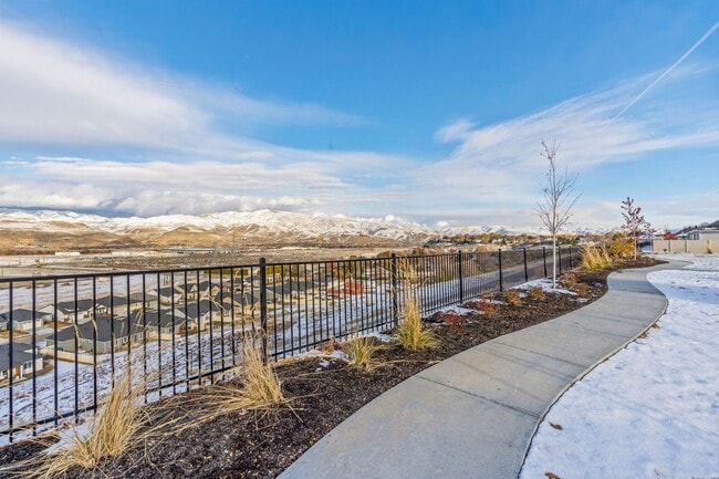 Building Photo - Beautiful 4bd/2.5ba Home in the Moxie Ridge Community!