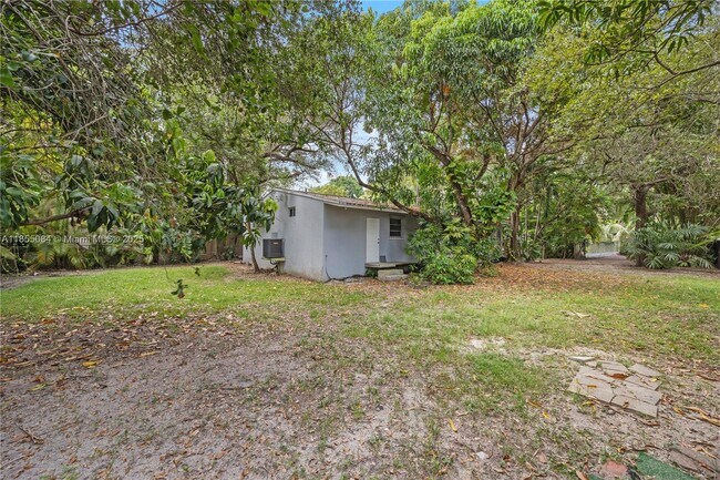 Building Photo - 7041 SW 63rd Ct