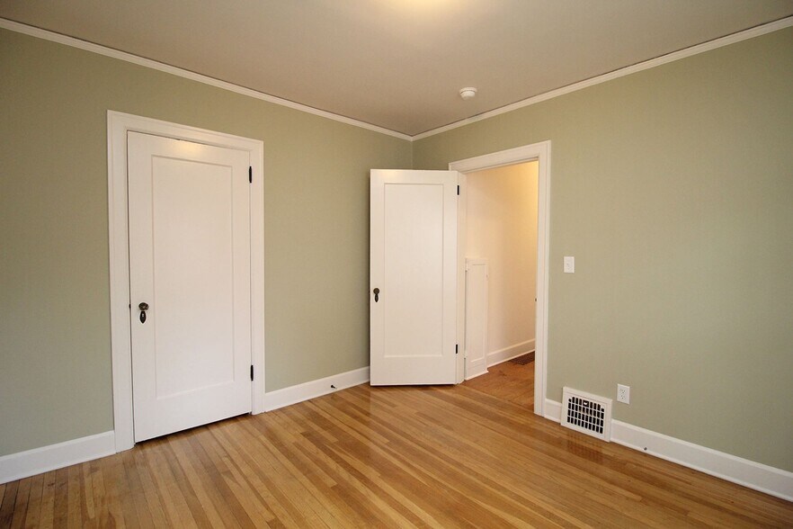 Building Photo - 2703 NW Raleigh St