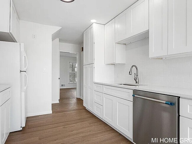 Building Photo - Lovely 3 Bedroom North East Grand Rapids