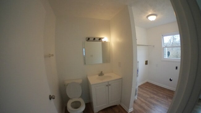 Building Photo - 217 Creekside Ct