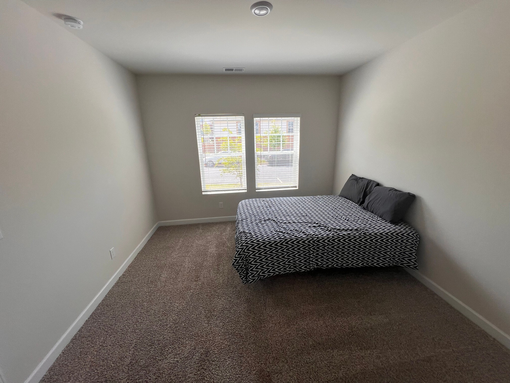 Building Photo - Room in Townhome on Memorial Pkwy