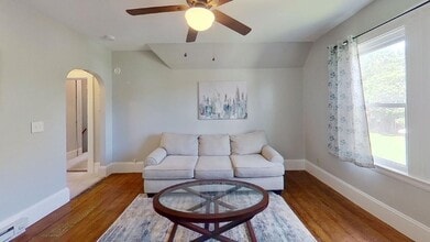 Building Photo - 25 Williams St