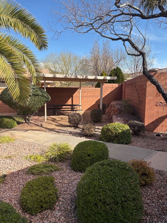 Building Photo - St. George Oasis