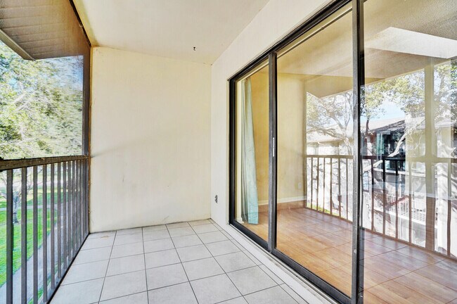 Building Photo - 206 Foxtail Dr