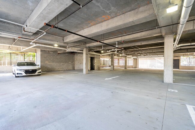 Building Photo - 162-170 S Orange Ave