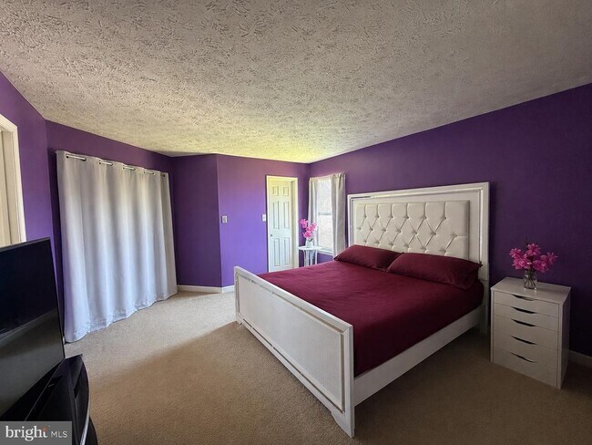 Building Photo - 407 Tamarack Cir