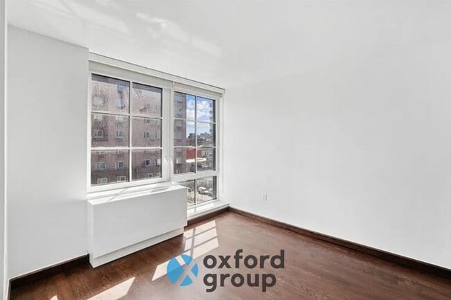 Building Photo - East 10th Street