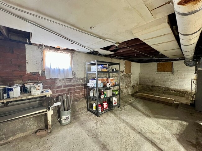 Building Photo - Beautifully Renovated & Fully Furnished Home in Peoria Heights!