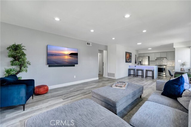 Building Photo - 4612 Via Vista Cir