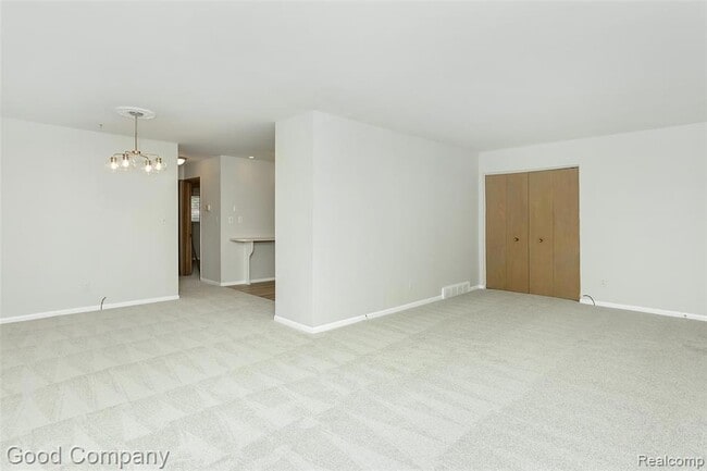 Building Photo - 946 N Adams Rd