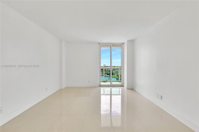 Building Photo - 100 Bayview Dr