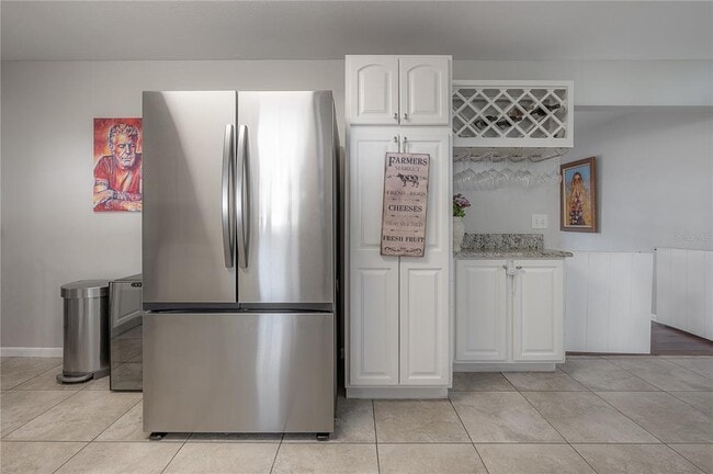 Building Photo - 2523 Lake Ellen Cir