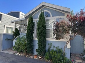 Building Photo - Grab Your Surfboard and Walk to Grandview Beach!