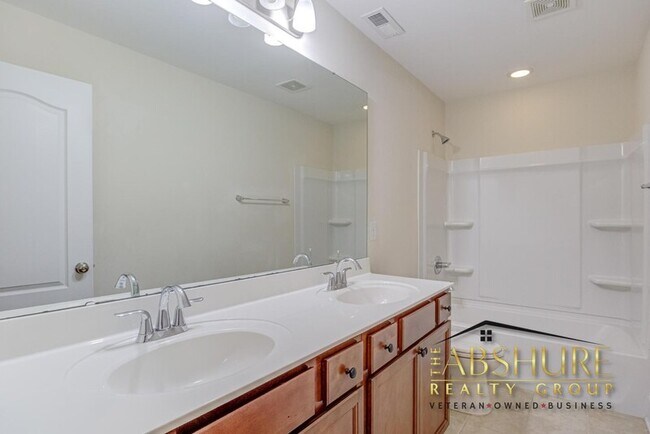 Building Photo - 112 Cahors Trail