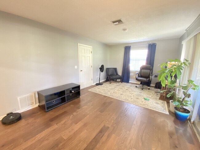 Building Photo - 2668 Bernice Ct