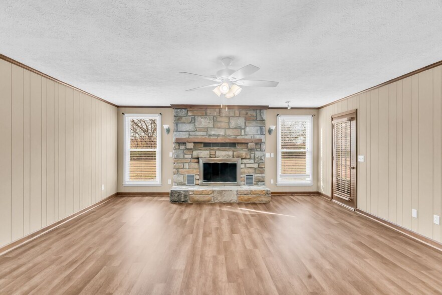 Building Photo - 341 Hickory Dr