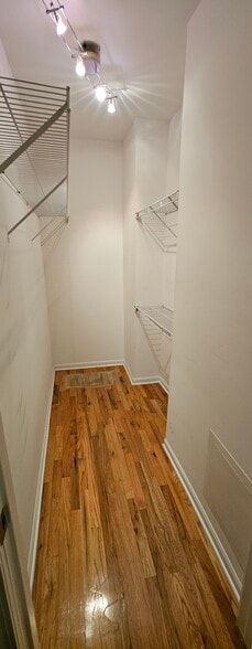 Building Photo - 529 N Ashland Ave