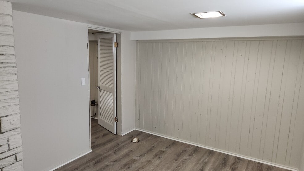 Building Photo - 2000 32nd St