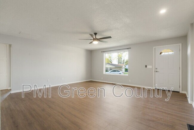 Building Photo - 1601 S 1st Pl