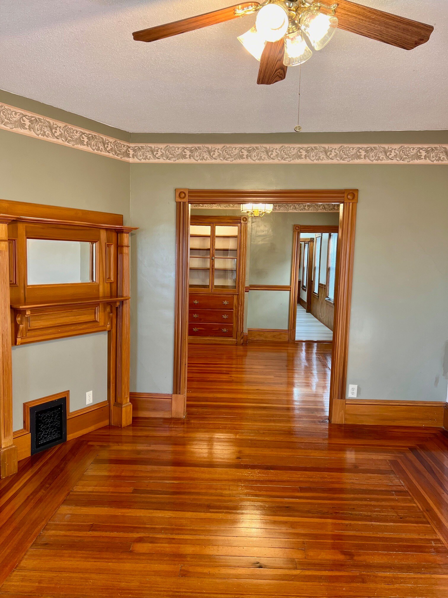 Building Photo - 22 Temple St