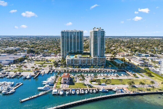 Building Photo - 220 Lake Shore Dr