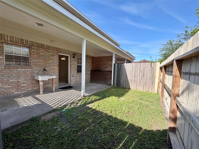 Building Photo - 11102 Maize Ln