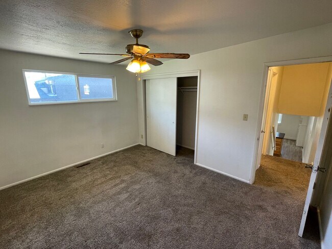 Building Photo - Beautiful 4-Bedroom Home in Desirable Holladay Neighborhood