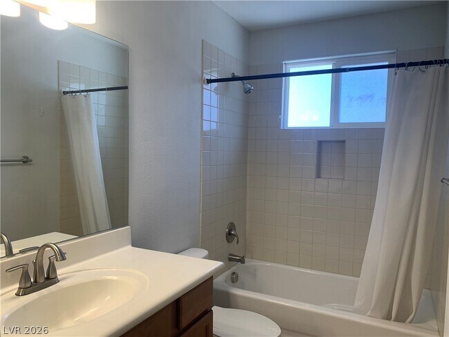 Building Photo - 548 Zuber Ave