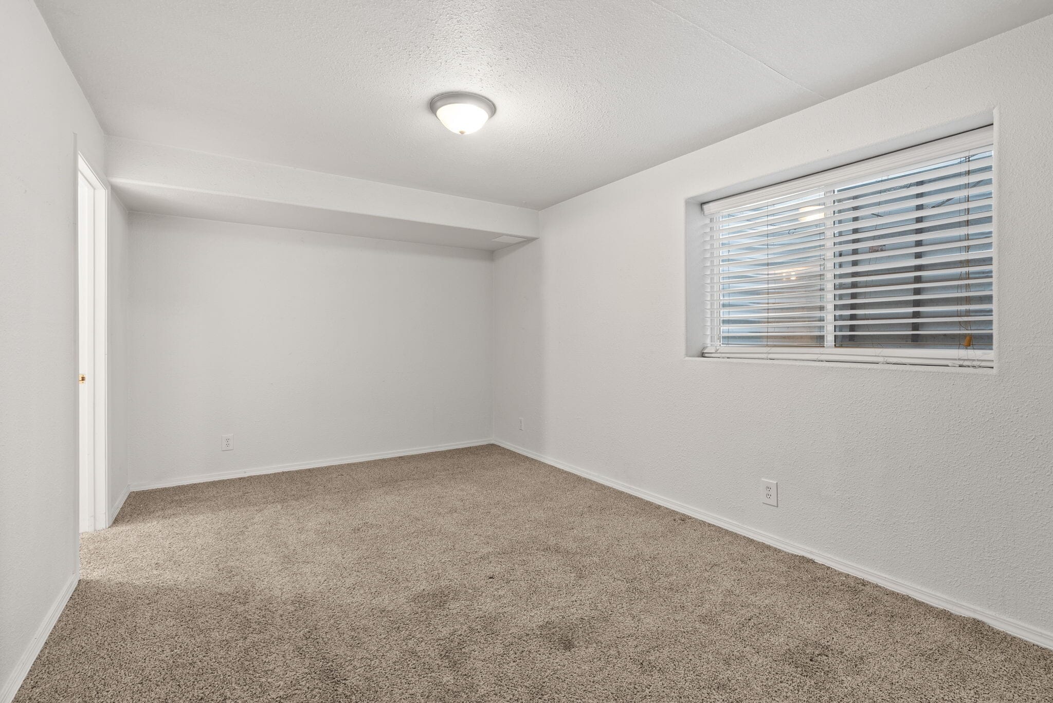 Building Photo - 5957 N Saint Croix Dr