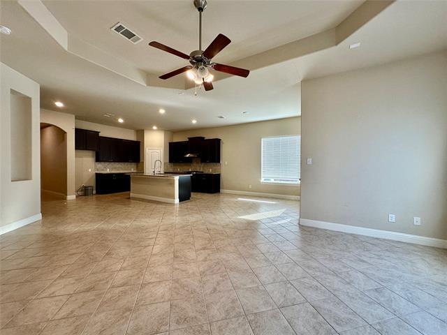 Building Photo - 16205 Weymouth Dr