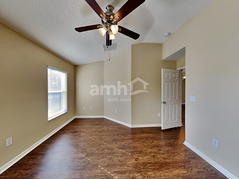 Building Photo - 4409 Country Hills Blvd