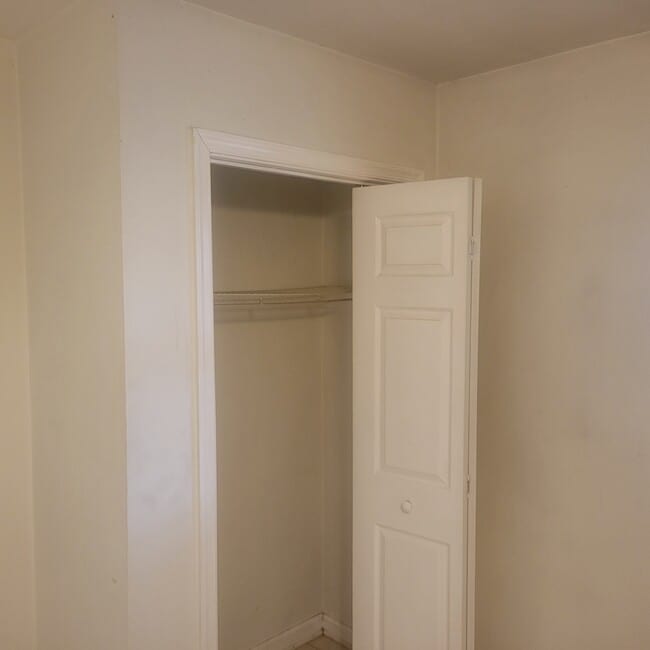 Building Photo - 12 Carter Ln