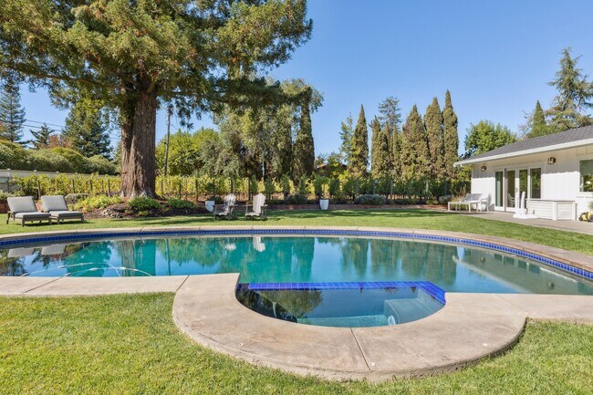 Building Photo - 760 Zinfandel Ln