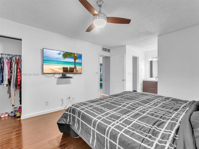 Building Photo - 6201 N Falls Cir Dr