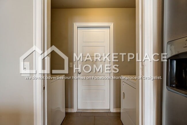 Building Photo - 3914 Wiltshire Dr