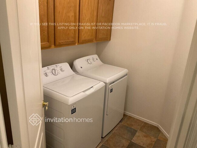 Building Photo - 7940 E Caballero St