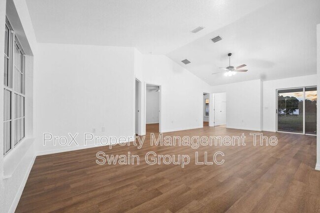 Building Photo - 25 Inconnu Dr